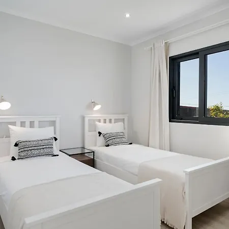 Villa Felicidade Rocha By An Island *