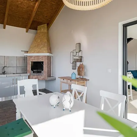 Felicidade Rocha By An Island