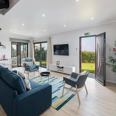 Felicidade Rocha By An Island Villa *