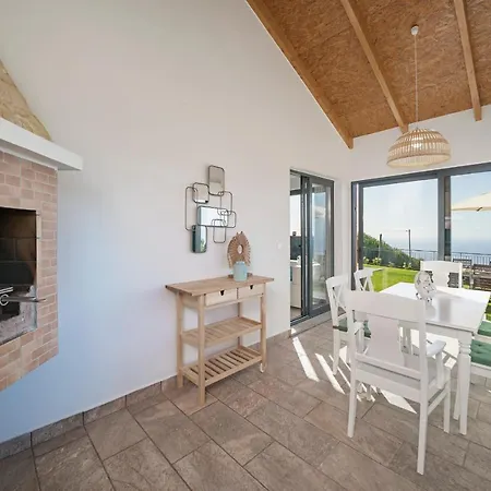 Villa Felicidade Rocha By An Island *