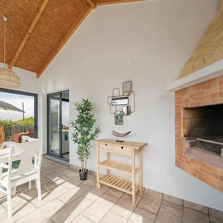 Villa Felicidade Rocha By An Island *