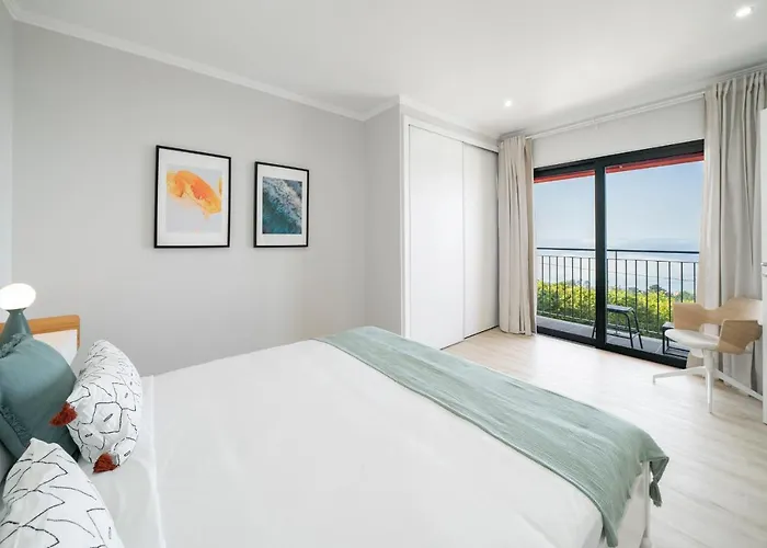 Felicidade Rocha By An Island