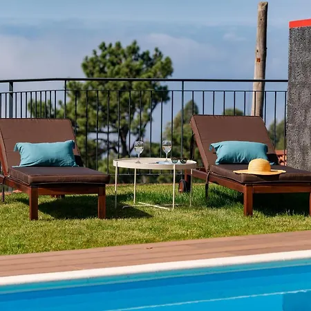 Felicidade Rocha By An Island 폰타 두 파르구