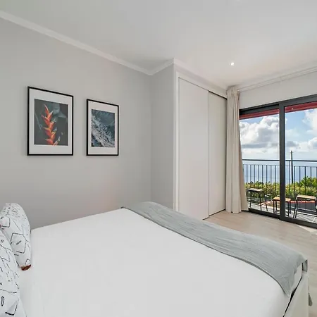 Felicidade Rocha By An Island 폰타 두 파르구