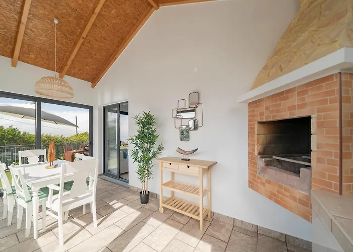 Villa Felicidade Rocha By An Island *